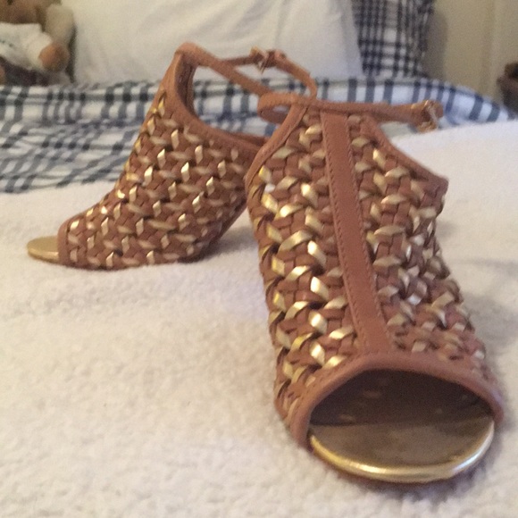 COACH heels - Picture 1 of 3